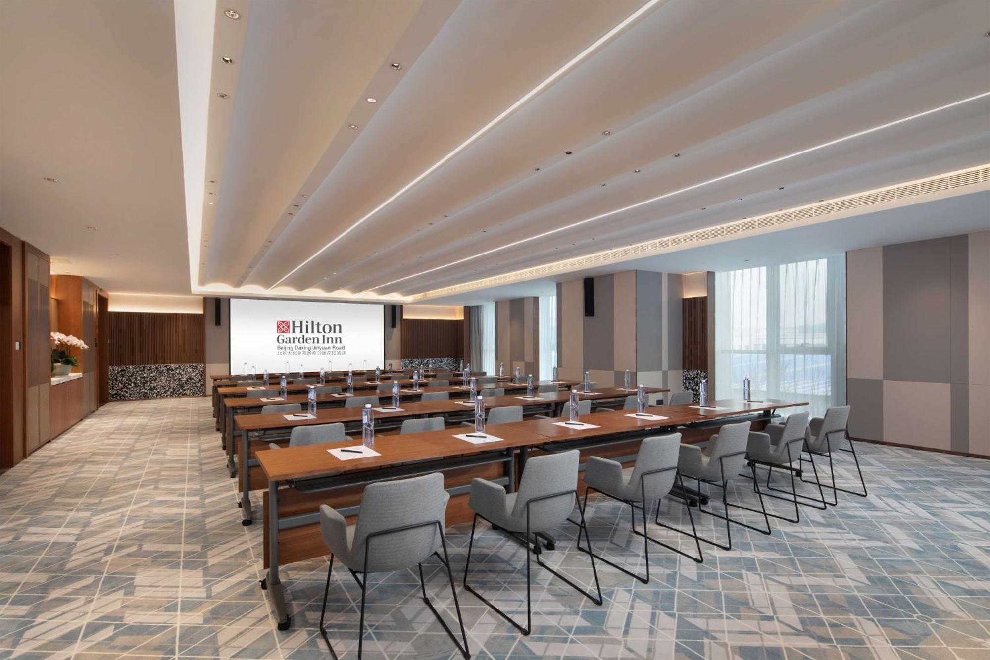Hilton Garden Daxing Jinyuan Road Hotel 4*